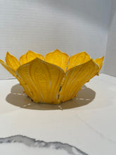 Load image into Gallery viewer, Sunflower bowl
